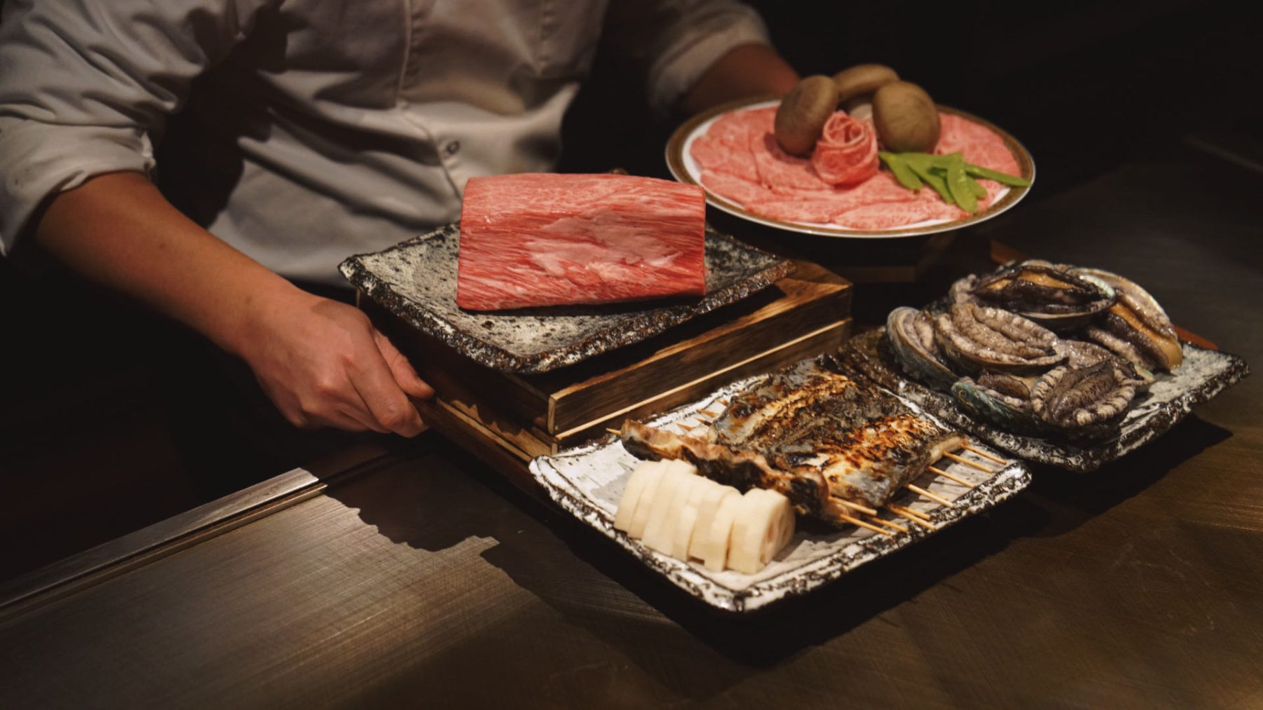 米沢牛鉄板焼きセットの米沢牛・鮑・焼き魚 ── 東大寺門前 和 Nagomi