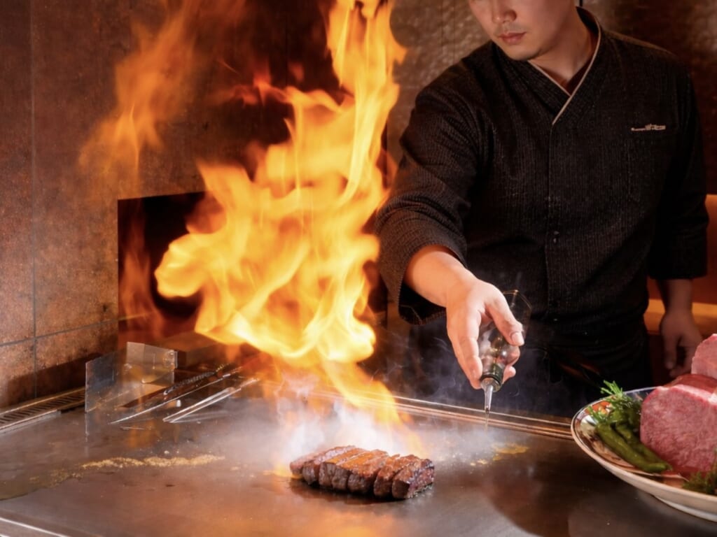 Chef flambéing wagyu on the teppan at 清水 創 SOU near Kiyomizu-dera, Kyoto